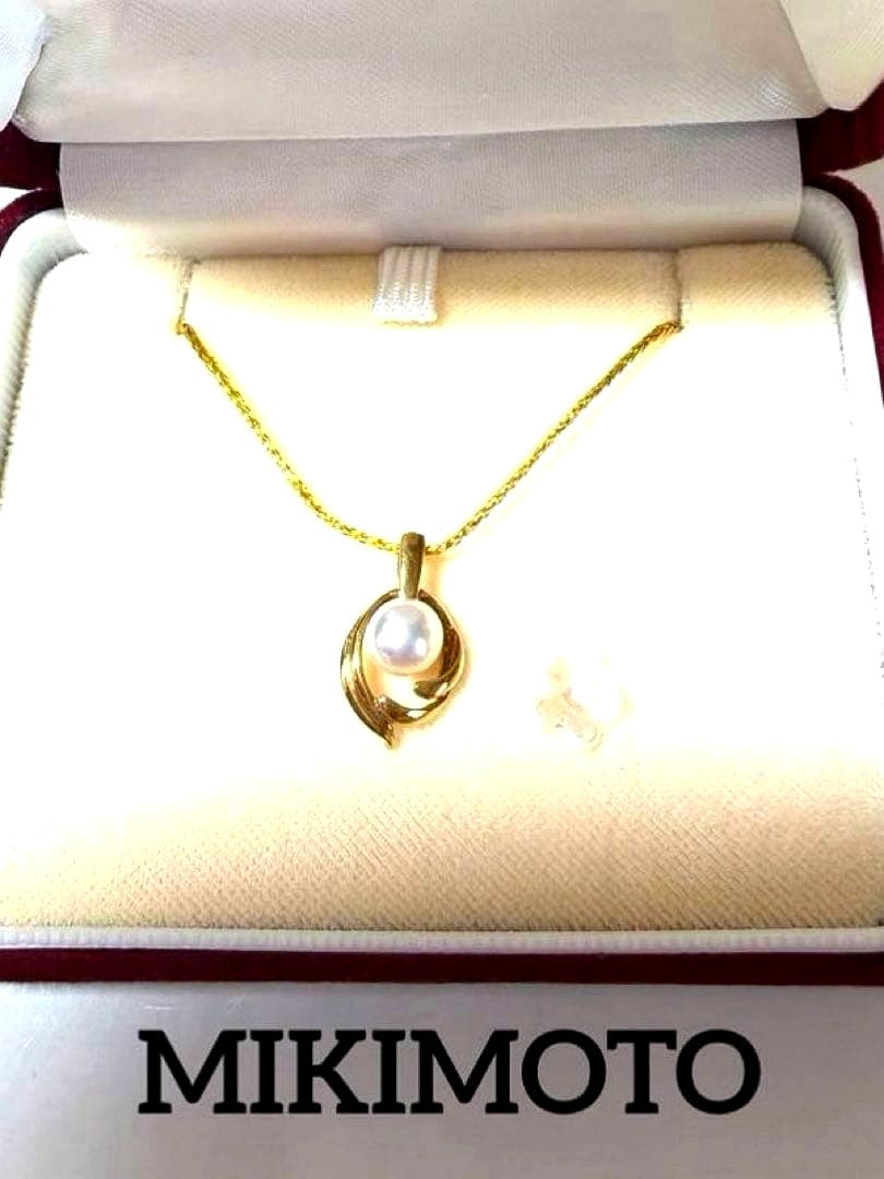 MIKIMOTO Law 18K yellow gold pendant top with pearl, 1 inch length, 1 gram weight