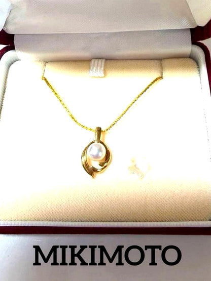 MIKIMOTO Law 18K yellow gold pendant top with pearl, 1 inch length, 1 gram weight