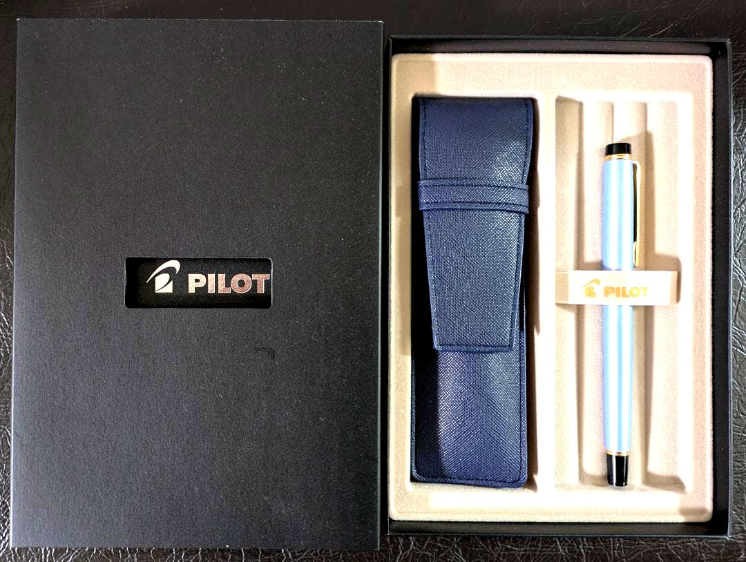 Pilot fountain pen model GRC-12FR-PLM in water blue with gold accents and matching pen case