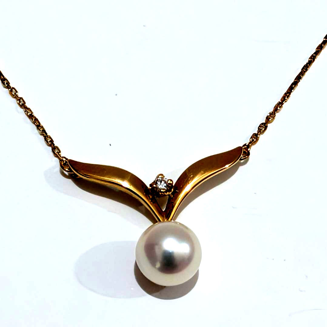 Mikimoto pearl diamond necklace with 7mm pearl set in 18K yellow gold on a 40cm chain