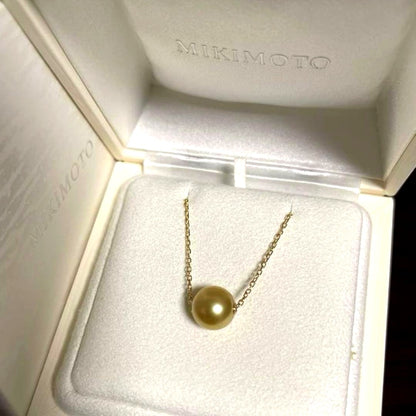 MIKIMOTO Chrysanthemum white peach pendant necklace featuring a 10.3mm Akoya pearl on 42.5cm chain