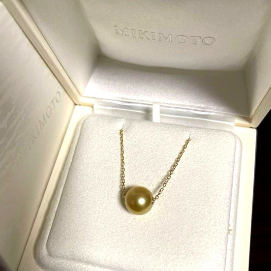 MIKIMOTO Chrysanthemum white peach pendant necklace featuring a 10.3mm Akoya pearl on 42.5cm chain