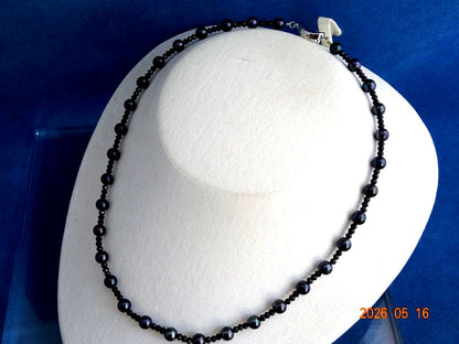 Akoya black pearl necklace with 6-6.5mm pearls and black spinel beads, 43.5cm silver925 rhodium clasp