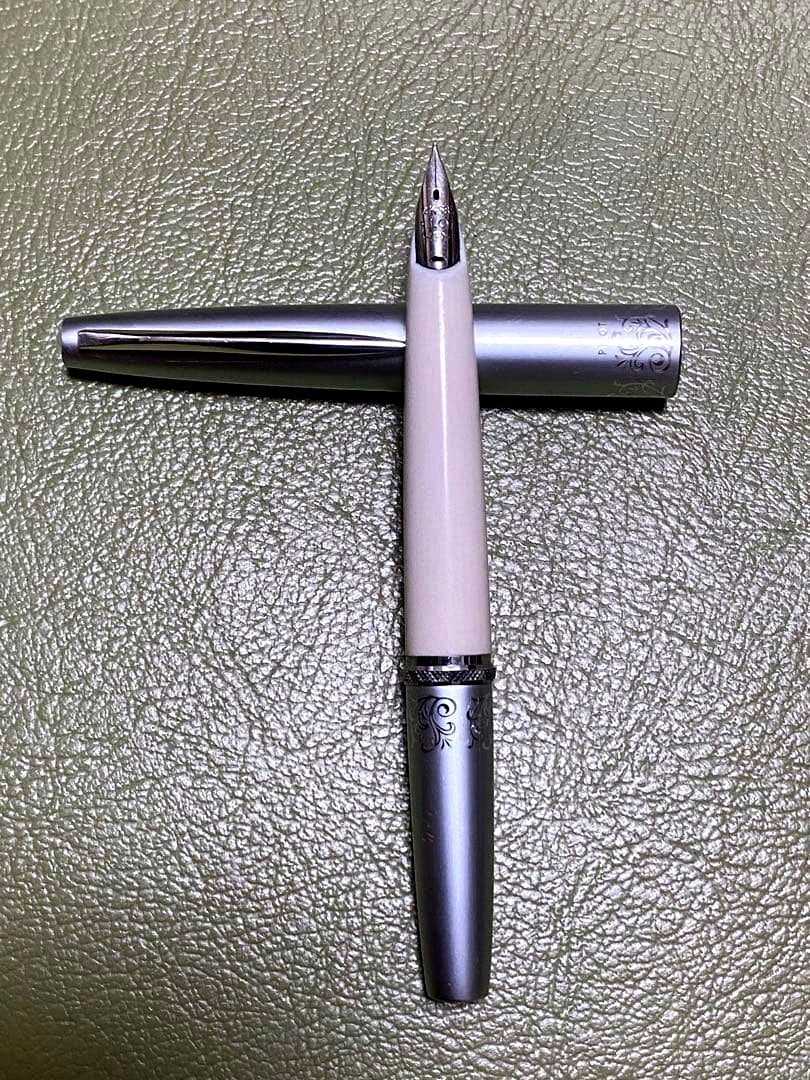 Pilot Fountain Pen Short 14K 585 gold fountain pen approximately 12 cm long