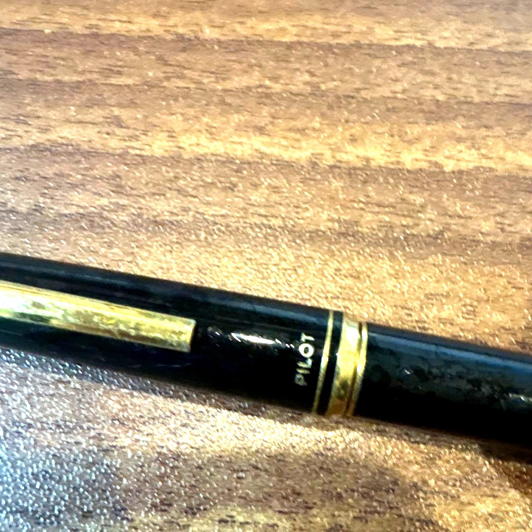 PILOT Fountain Pen main body in black with gold accents and gold color nib No.21