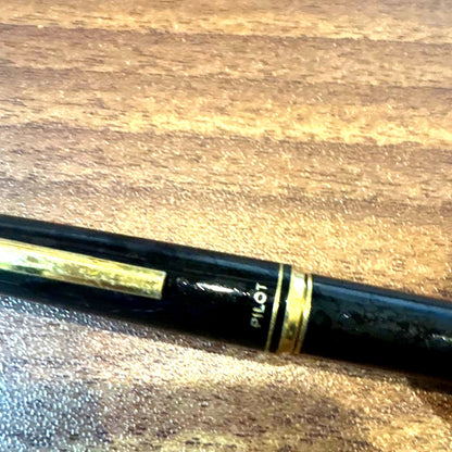 PILOT Fountain Pen main body in black with gold accents and gold color nib No.21