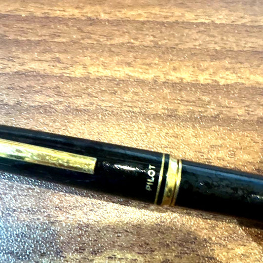 PILOT Fountain Pen main body in black with gold accents and gold color nib No.21