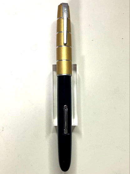 Waterman Crusader 517 Black fountain pen with medium nib showing full length and sleek design
