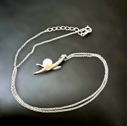 TASAKI silver pearl necklace with 38-41 cm adjustable chain on a white background