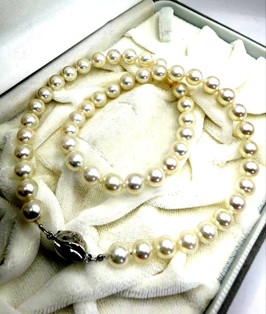 Hon-Pearl Akoya pearl necklace with 7mm white round beads displayed on a black background