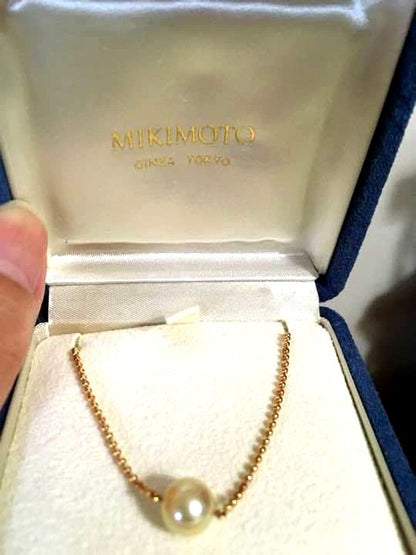 Mikimoto single pearl necklace featuring a 7.5mm cream tone pearl on a 38cm K18 yellow gold ball chain