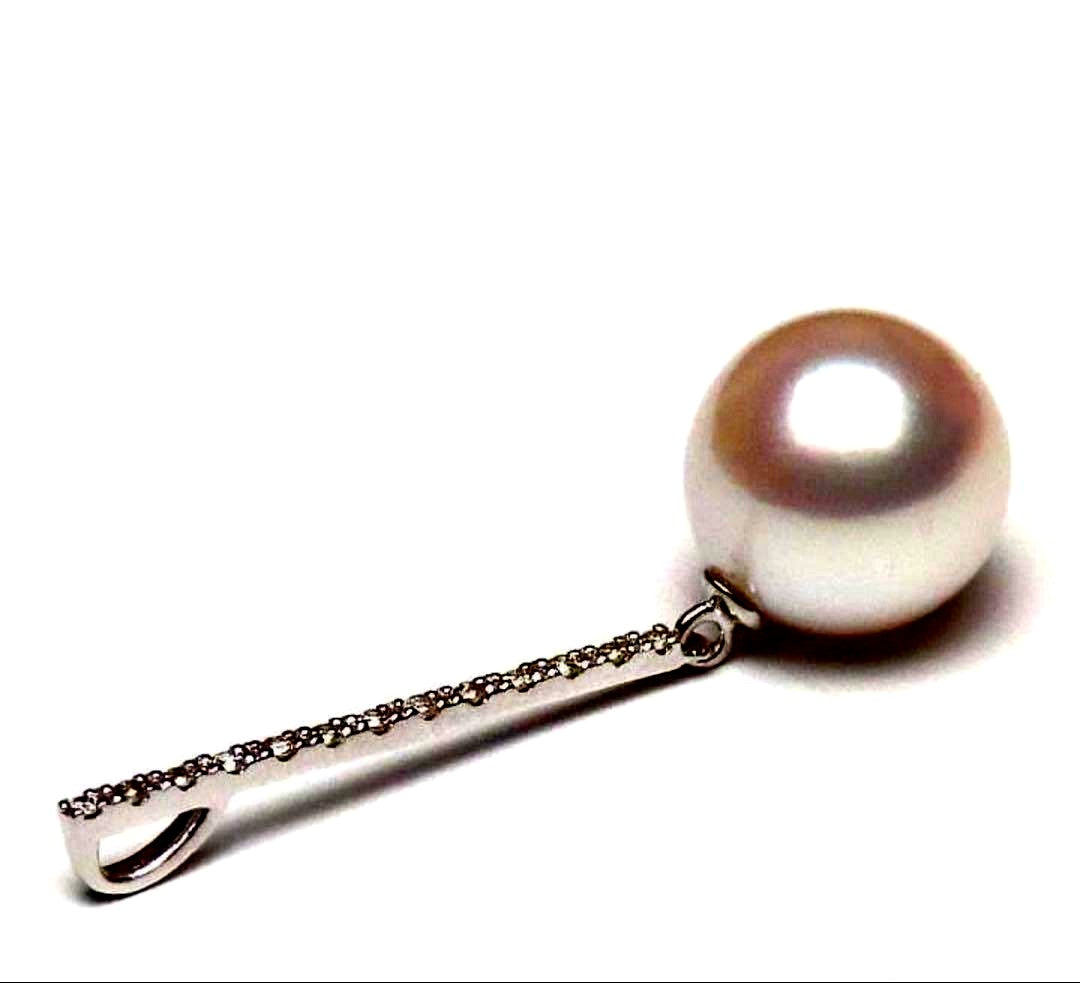 Large white pink Akoya pearl diamond pendant top in K18 white gold with 10mm near round pearl from Ise-Shima