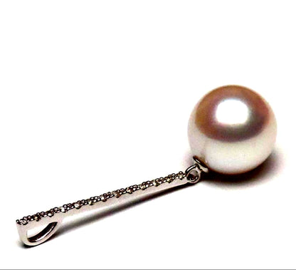 Large white pink Akoya pearl diamond pendant top in K18 white gold with 10mm near round pearl from Ise-Shima