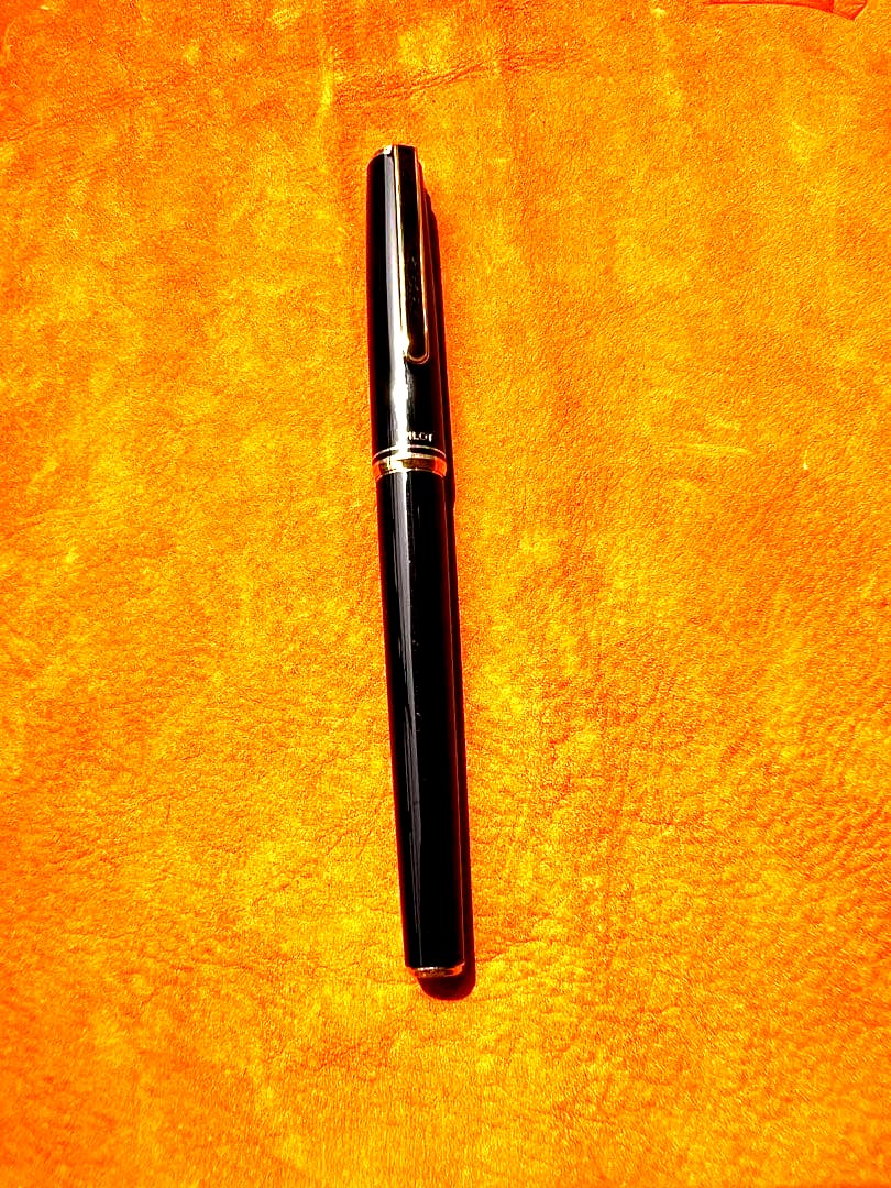 Pilot fountain pen with black body and gold accents featuring an elegant design