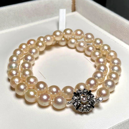 Rare large Akoya pearl necklace with pearls sized 8.4 to 9.0mm on a 43.4 cm strand