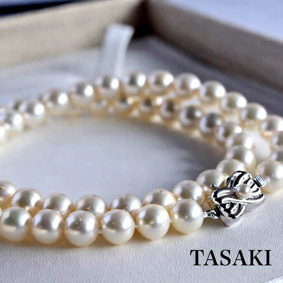 Takase Akoya pearl necklace with 7.5mm round pearls and silver ribbon clasp on a white background
