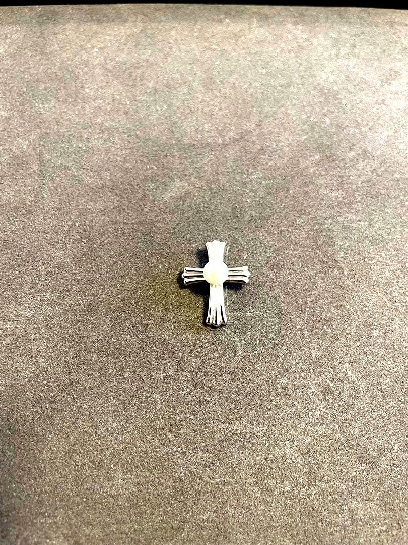 Tasaki cross pendant with opal set in silver, measuring 3 cm by 2 cm, elegant jewelry piece