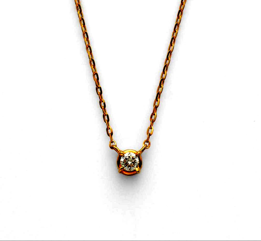 K18 gold necklace with a 0.03ct diamond pendant on a fine chain