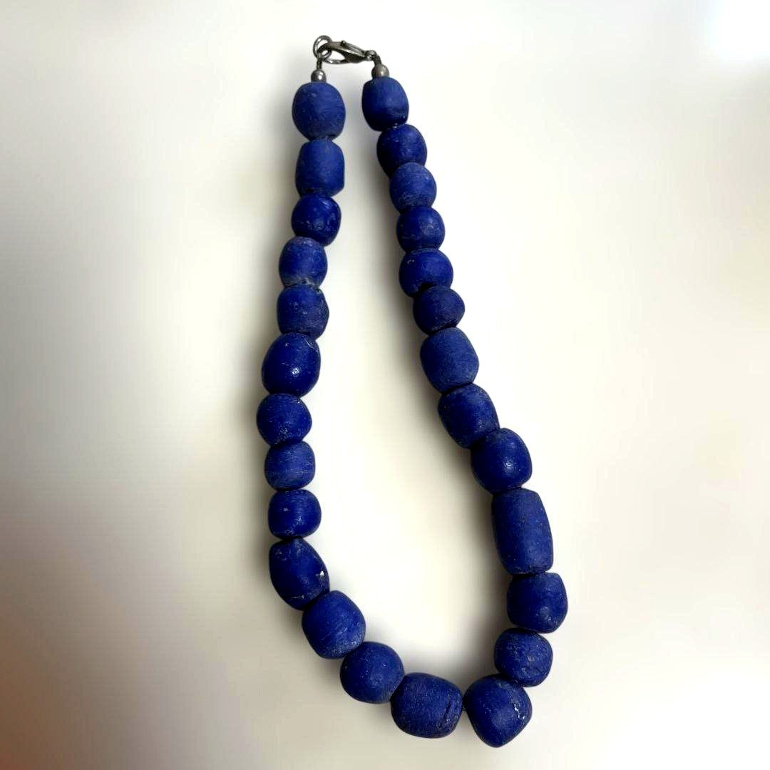 Agete necklace with natural unpolished lapis lazuli stones on a delicate chain