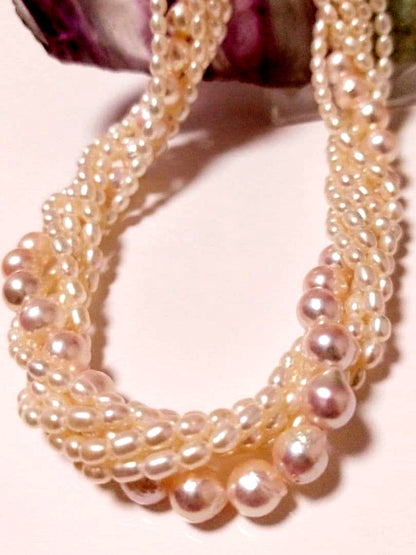 Set of five Akoya and freshwater pearl necklaces with 6-7 mm pearls and 45 cm length