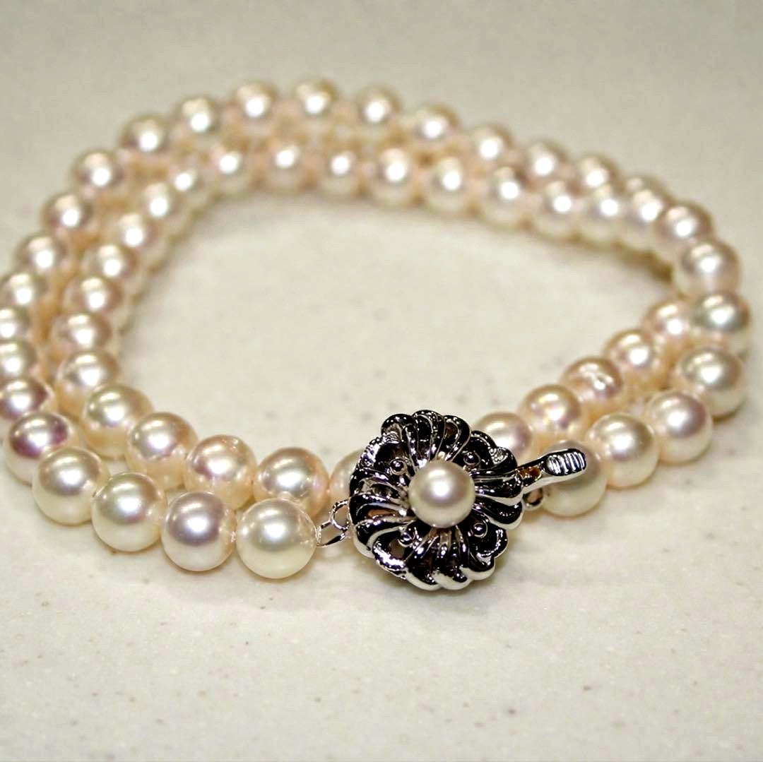 Akoya pearl necklace with 7.0-7.31mm pearls silver stamp displayed with a box