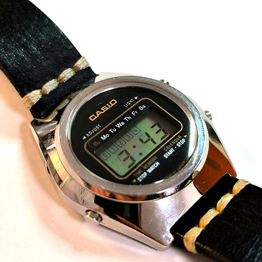 Casio Toron R-18 vintage digital watch from the 1970s with stainless steel case and digital display