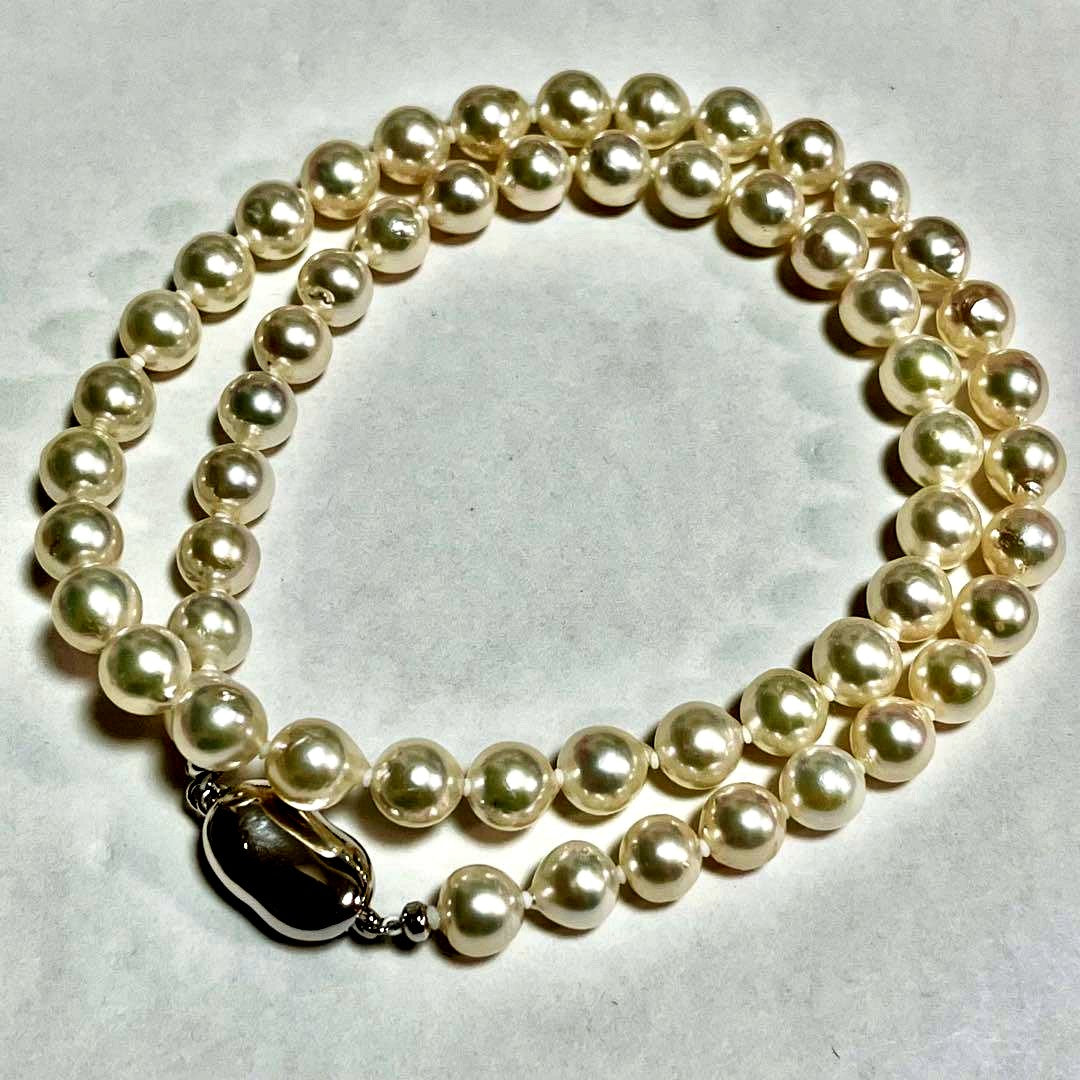 Akoya pearl necklace with 7.0-7.6mm pearls and silver stamp beans design, 46cm length