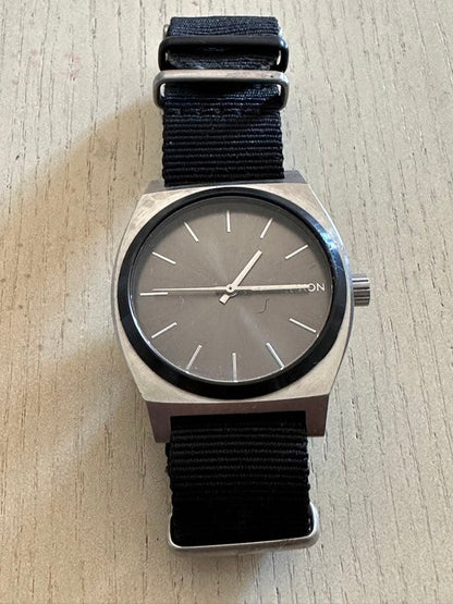 NIXON Model Analog Men's Watch — Japanese