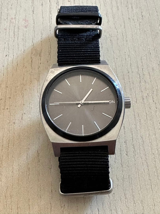 NIXON Model Analog Men's Watch — Japanese