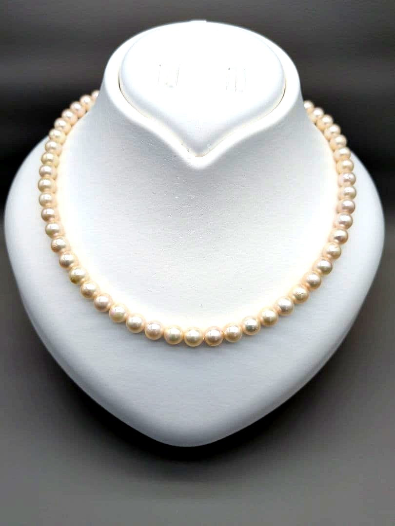 Akoya genuine pearl necklace featuring 7mm white pearls and silver clasp, 41.5cm length