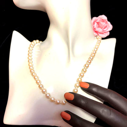 Vintage true pearl necklace featuring 4 cm length and 0.6 to 0.7 cm diameter pearls