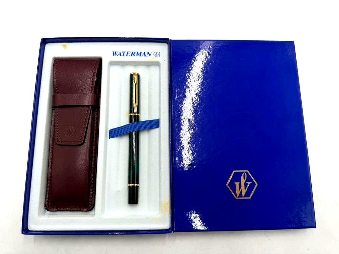 WATERMAN Lorea Décor Green Fountain Pen with medium nib displayed against white background