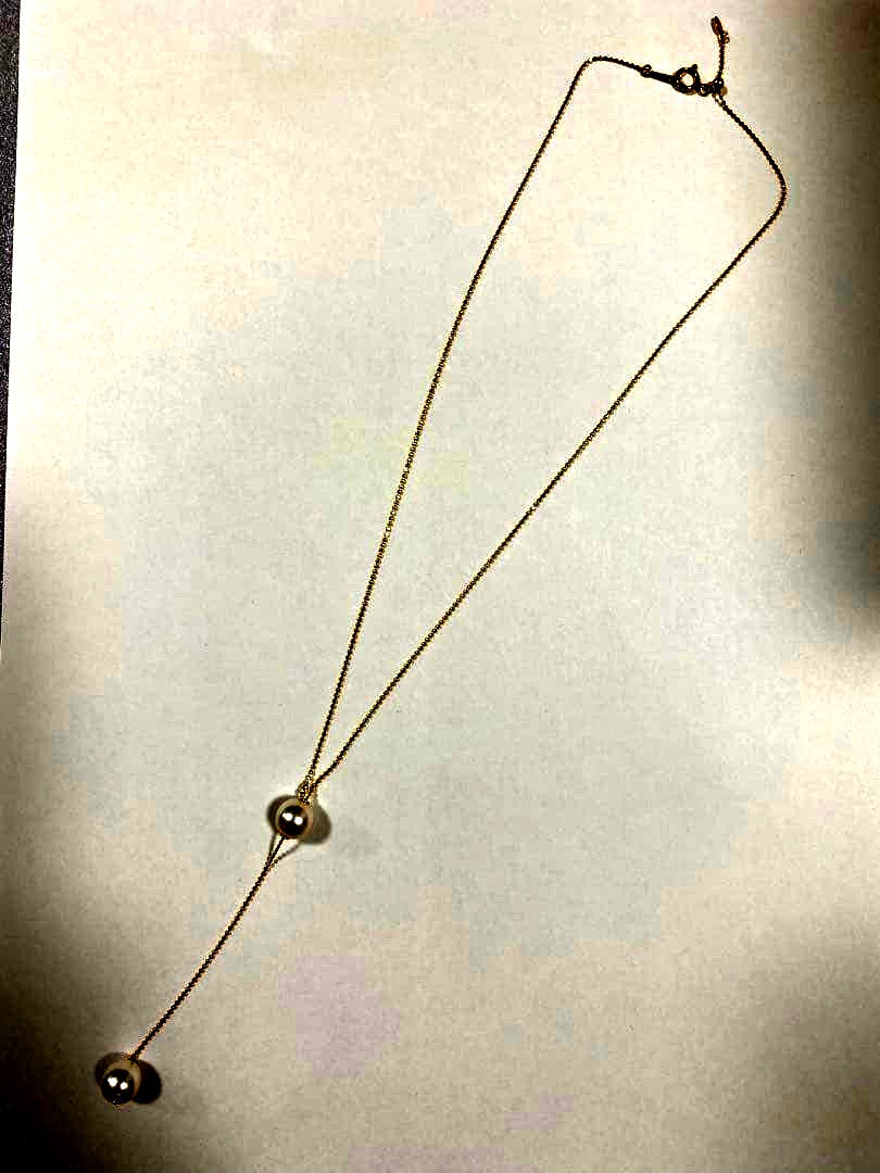 K18YG Akoya Pearl Y-shaped Necklace with cut ball chain and two Akoya pearls, one movable, on white background