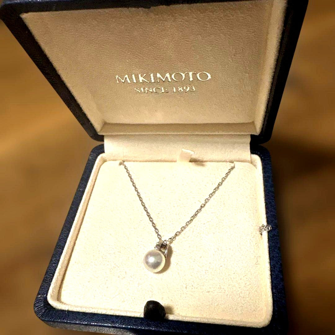 MIKIMOTO K18WG necklace with a single white pearl pendant on a delicate white gold chain