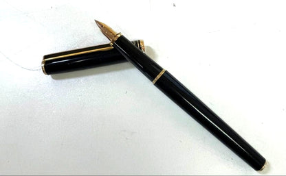 M149 PILOT black fountain pen with 14K fine nib and sleek black body