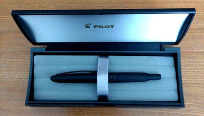 Pilot Fountain Pen Capless 0.5mm FC18SRBMF in Mad Black with dedicated case and accessories