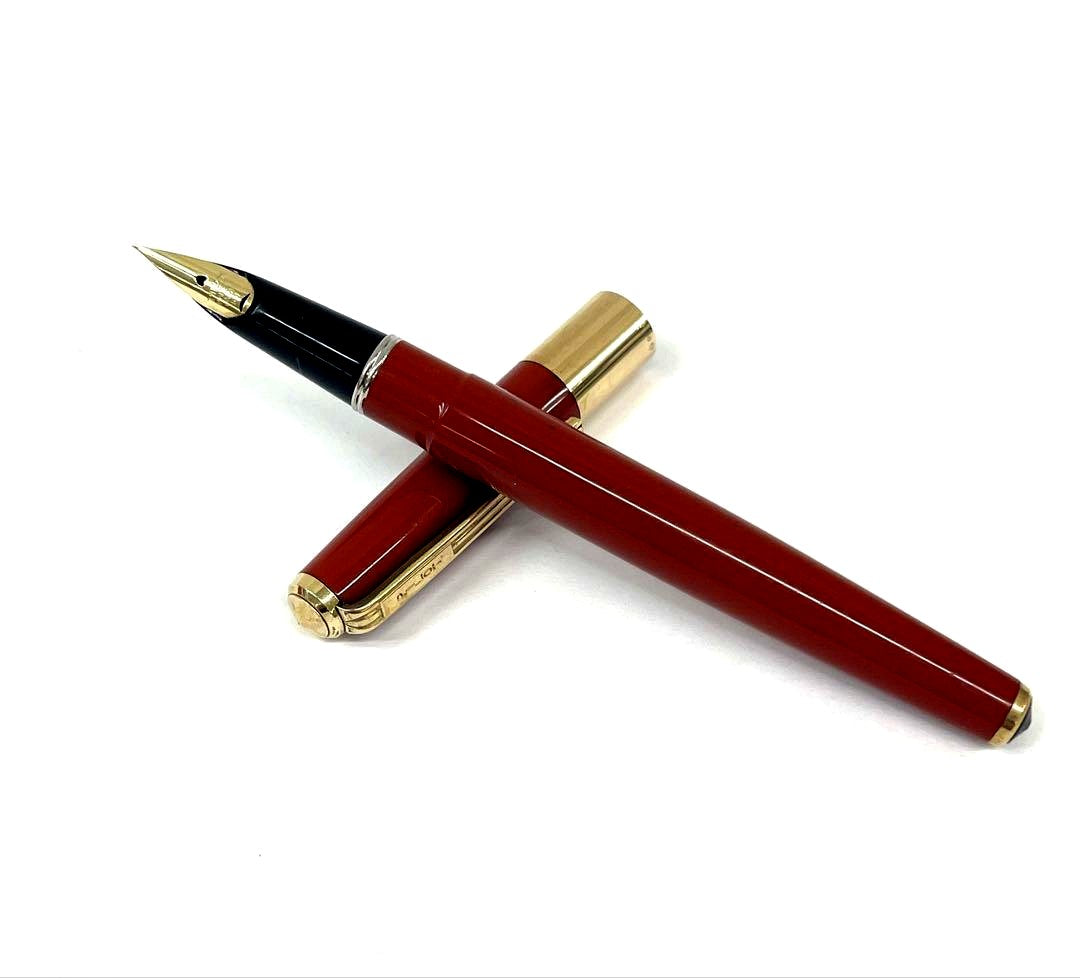 PILOT fountain pen with 14K inset nib in Bordeaux color on white background