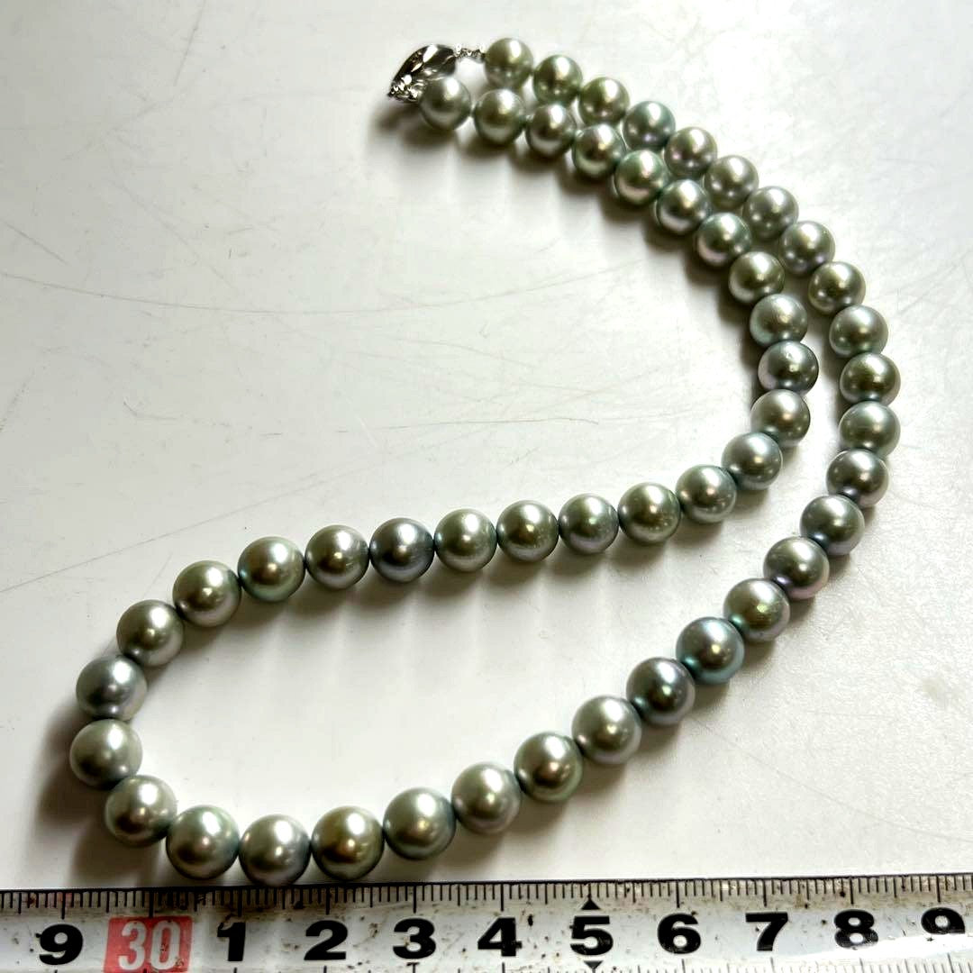 Akoya pearl necklace with blue gray pearls measuring 7.9-8.4mm weighing 41 grams