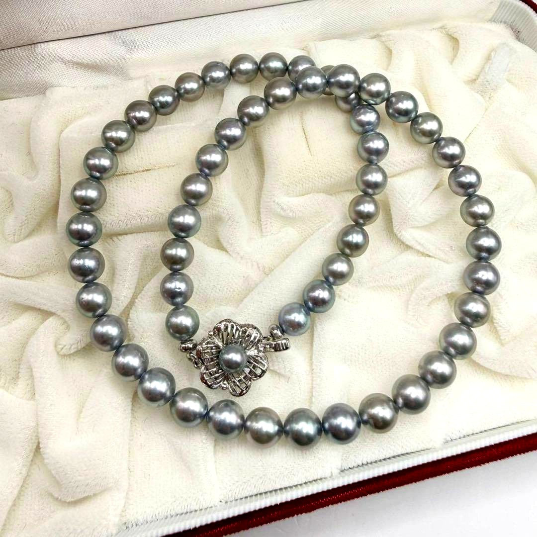 Honmon Pearl Akoya pearl necklace with silver engraving in metallic gray, length 42 cm