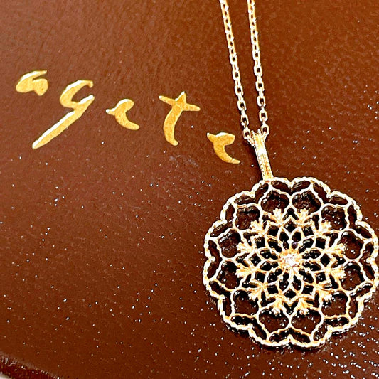 Agete K10 diamond charm necklace top with hollow pattern on a 50cm chain