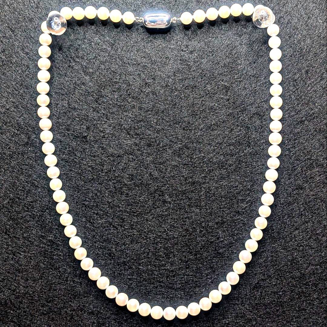 SV Akoya Pearl Necklace with 5.5mm pearls measuring 42cm in length and 21g weight