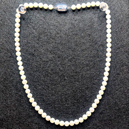 SV Akoya Pearl Necklace with 5.5mm pearls measuring 42cm in length and 21g weight
