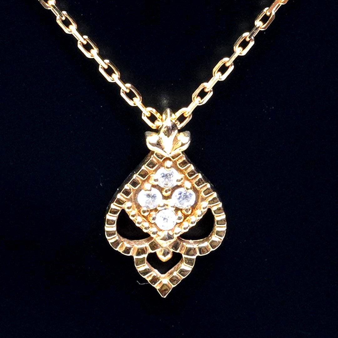 Kuro 3-piece diamond necklace made with K18 yellow gold featuring 0.02ct diamonds and adjustable 36-39.5cm chain