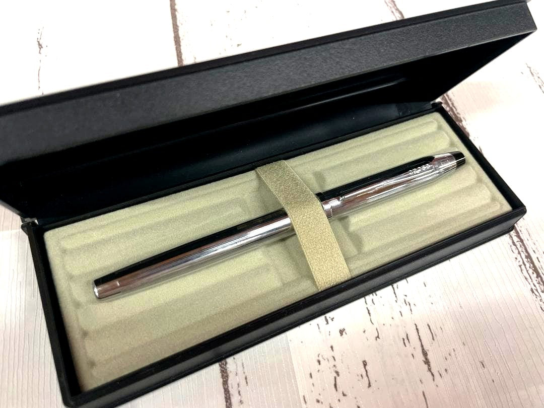 Nika Kuro Fountain Pen with medium point and black sleek 119 mm body
