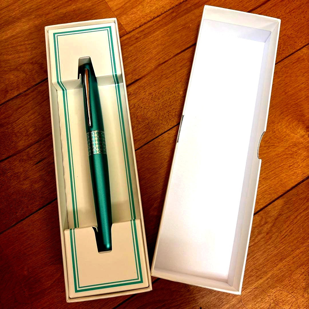 PILOT green blue fountain pen with dot pattern shown in original box, unused condition