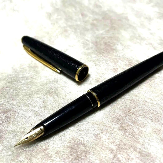 Used Pilot Fountain Pen Black 14k586 with 14k gold tip and black body, no case