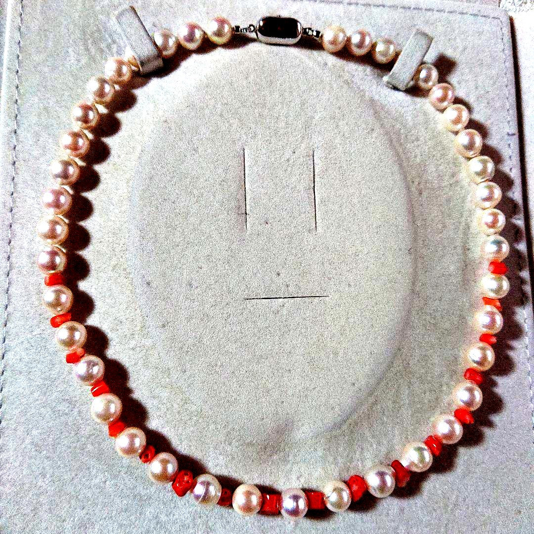 Akoya Pearl and Stone Necklace 62 with white pearls and light pink coral stone chips, 42.5 cm length