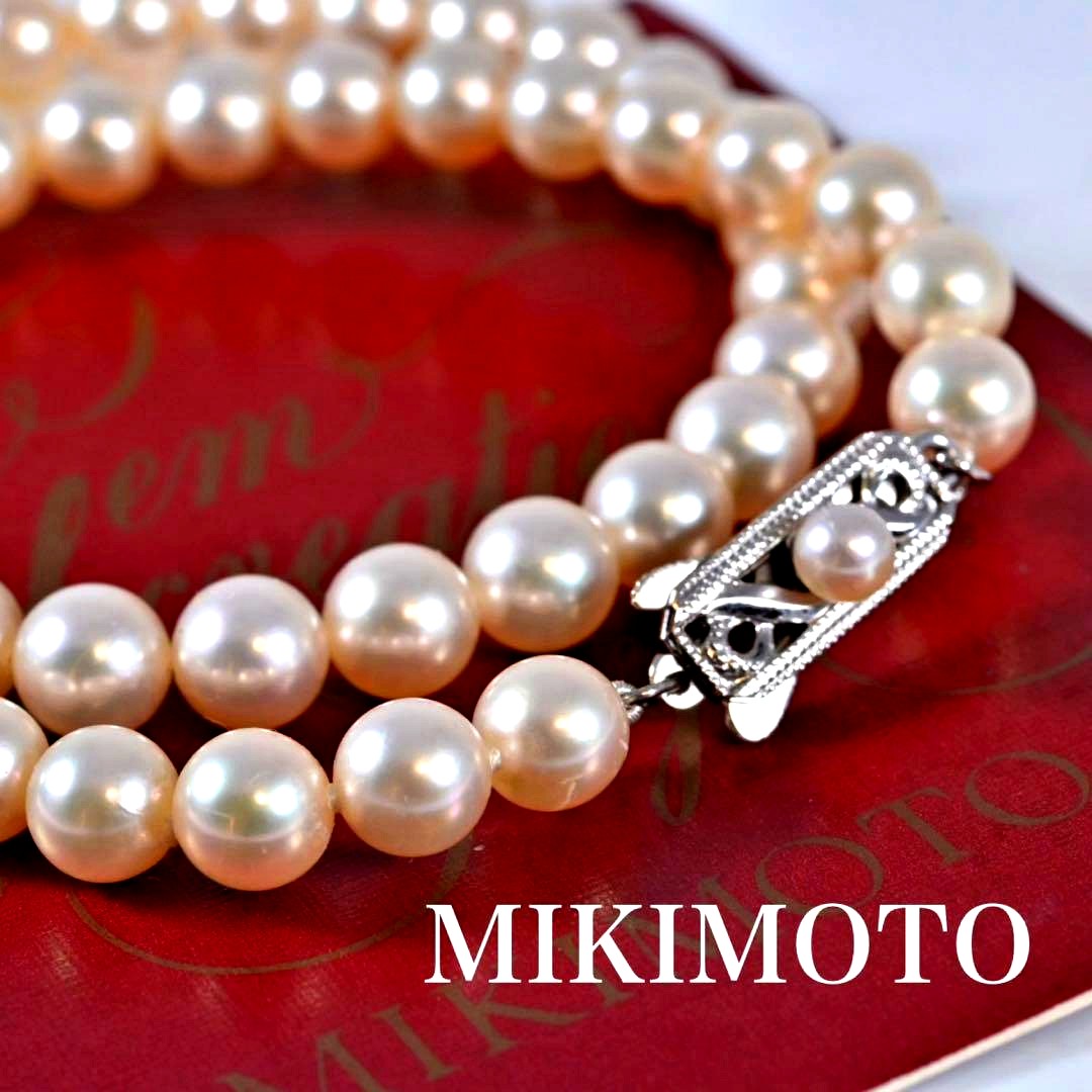 Highest-grade Mikimoto K14 Akoya pearl necklace with 7mm round pearls and white gold clasp on a white background