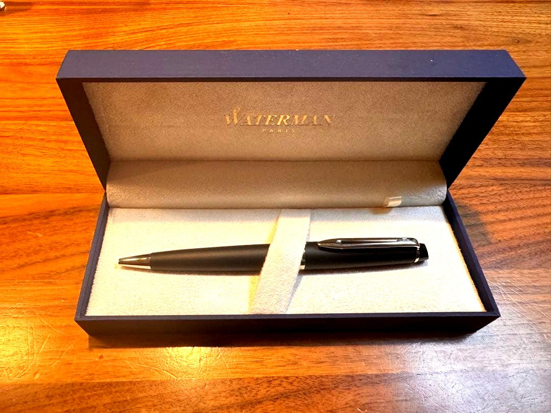 Waterman black metal ballpoint pen with simple elegant pattern and dedicated case in good condition