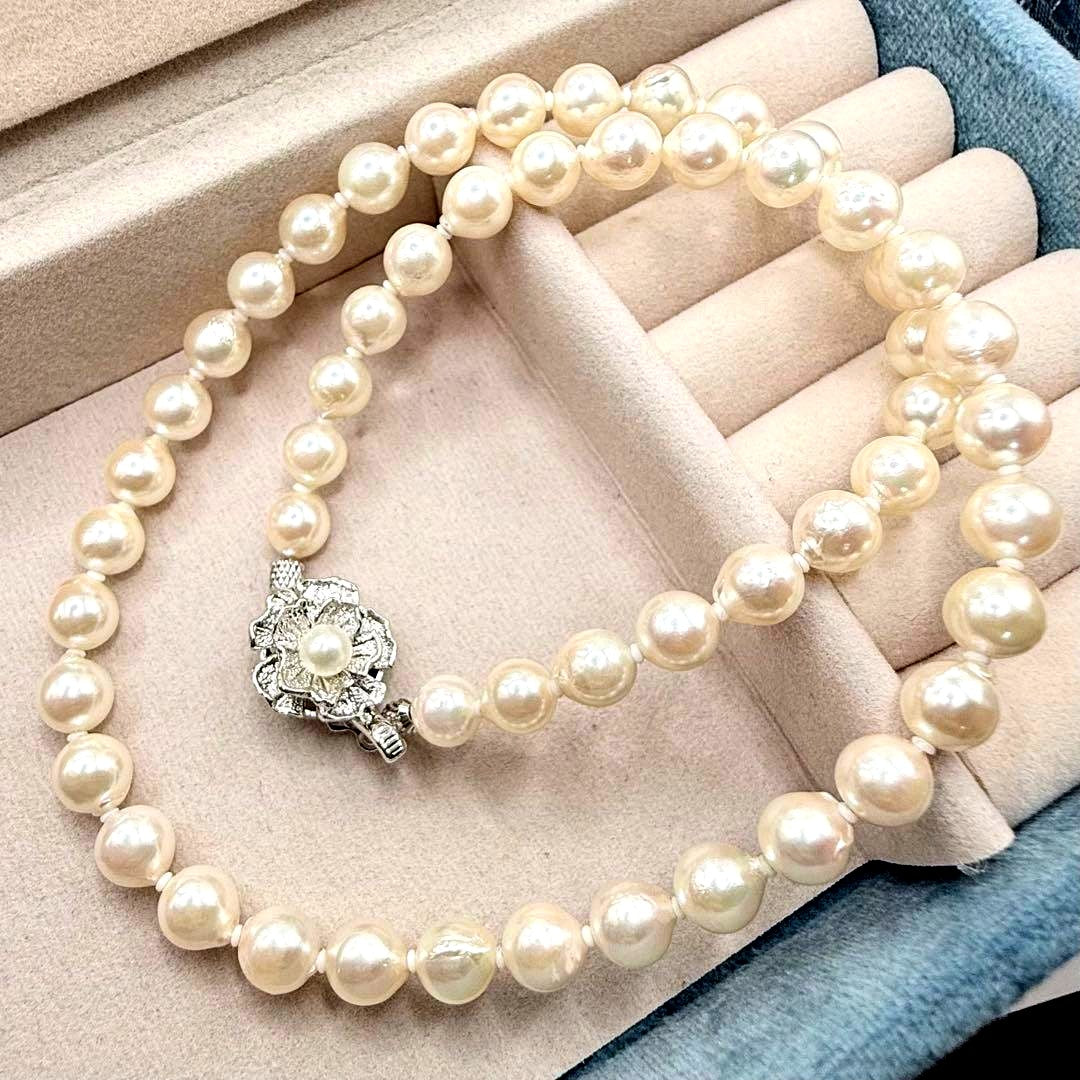 Akoya pearl semi-baroque necklace with 7mm white pearls, approximately 43cm long